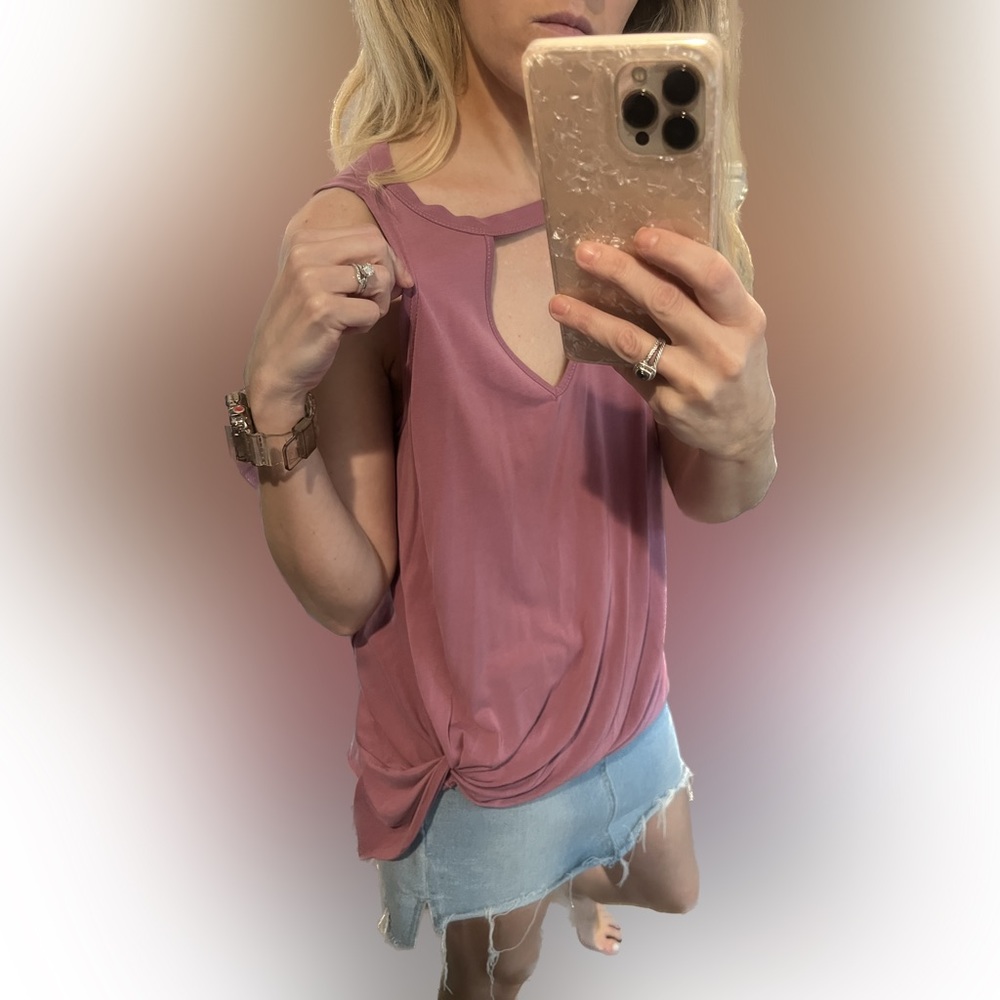 Keyhole, Knotted High Low Shirt 👚